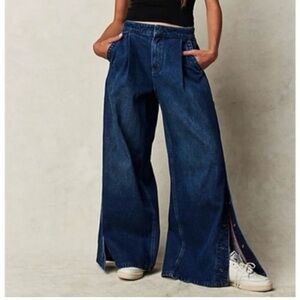 NWOT We The Free Time Warp Wide Leg Jeans - Size 28 with soft tag